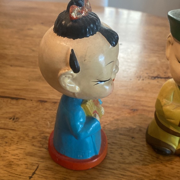 Antique Japanese bobble heads please note theirs some damage on the male. - Picture 4 of 8